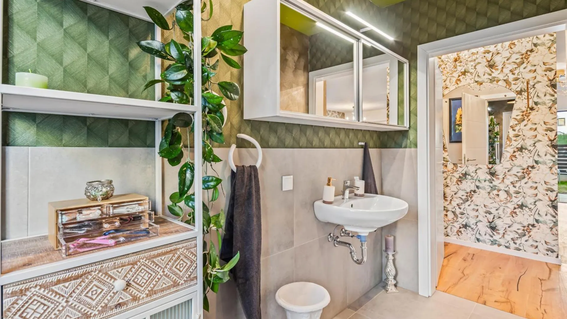 Green Suite - Whirlpool Garden - Free Parking - Wifi Vienna Apartment